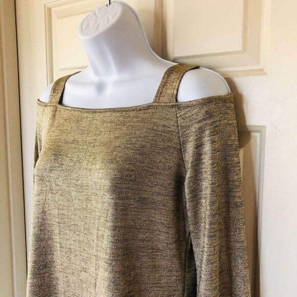 NWOT Clara Sun Woo Gold Lamé Open Shoulder Bell Sleeve Top and Classic Side Slit - Picture 4 of 16